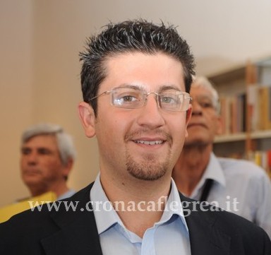 POZZUOLI/ I giovani “bacchettano” Sandro Cossiga