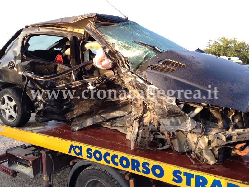 POZZUOLI/ Sangue sulla movida, motociclista travolto da pirata della strada e schianto frontale: 3 feriti, 2 sono gravi – LE FOTO