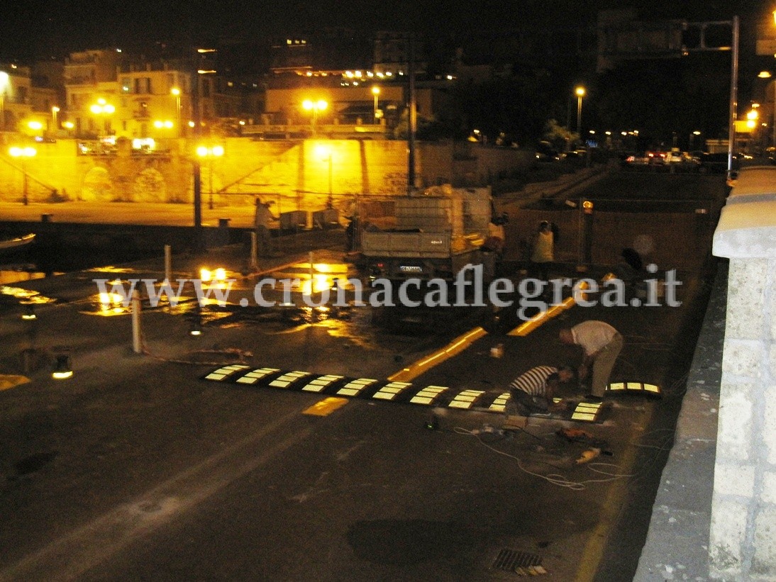 POZZUOLI/ “Lavori in corso” al Porto, si aggiustano le corsie per gli imbarchi