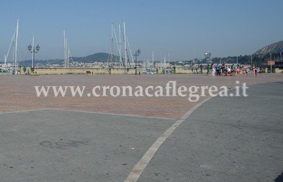 POZZUOLI/ Muore mentre passeggia in centro