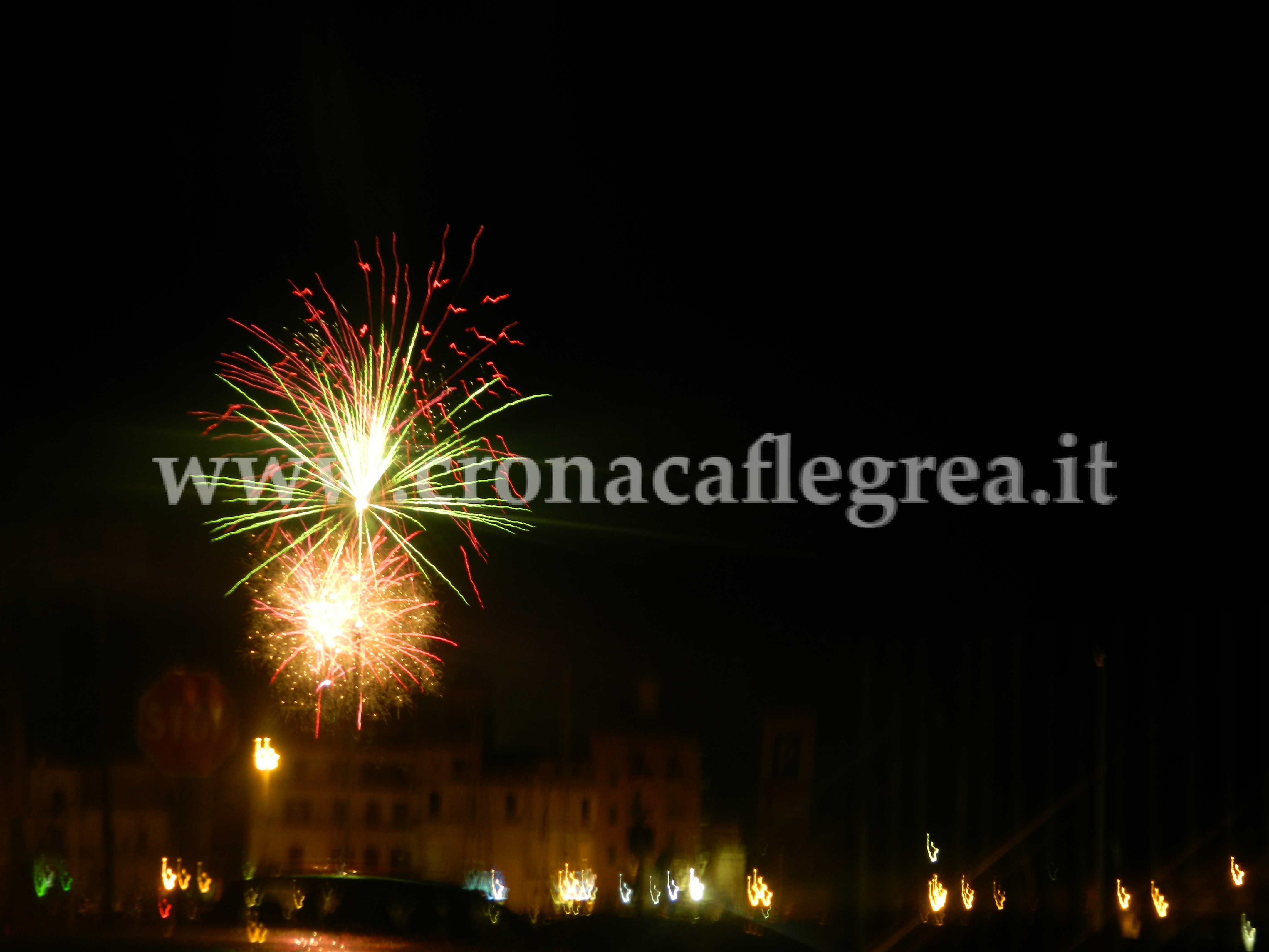 POZZUOLI/ Fuochi d’artificio e musica fino all’alba, i residenti “scappano” dalle case