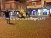 FOTONOTIZIA/ Moto sfrecciano nell’isola pedonale di piazza della Repubblica, pedoni in pericolo