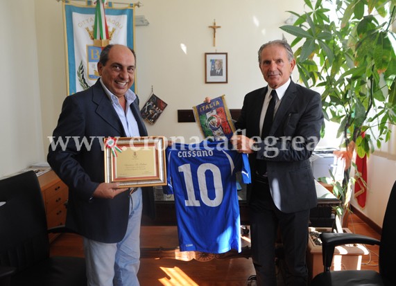 BACOLI/ L’amministrazione premia Vincenzo Di Palma, vice campione d’Europa con la Nazionale Italiana di calcio – LE FOTO