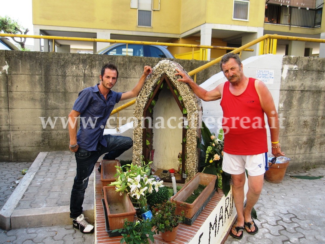 POZZUOLI – L’ATMOSFERA/ Gioia e commozione intorno alla cappella votiva