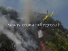 BACOLI/ Caldo e afa, divampa incendio sullo Scalandrone – LA FOTOSEQUENZA