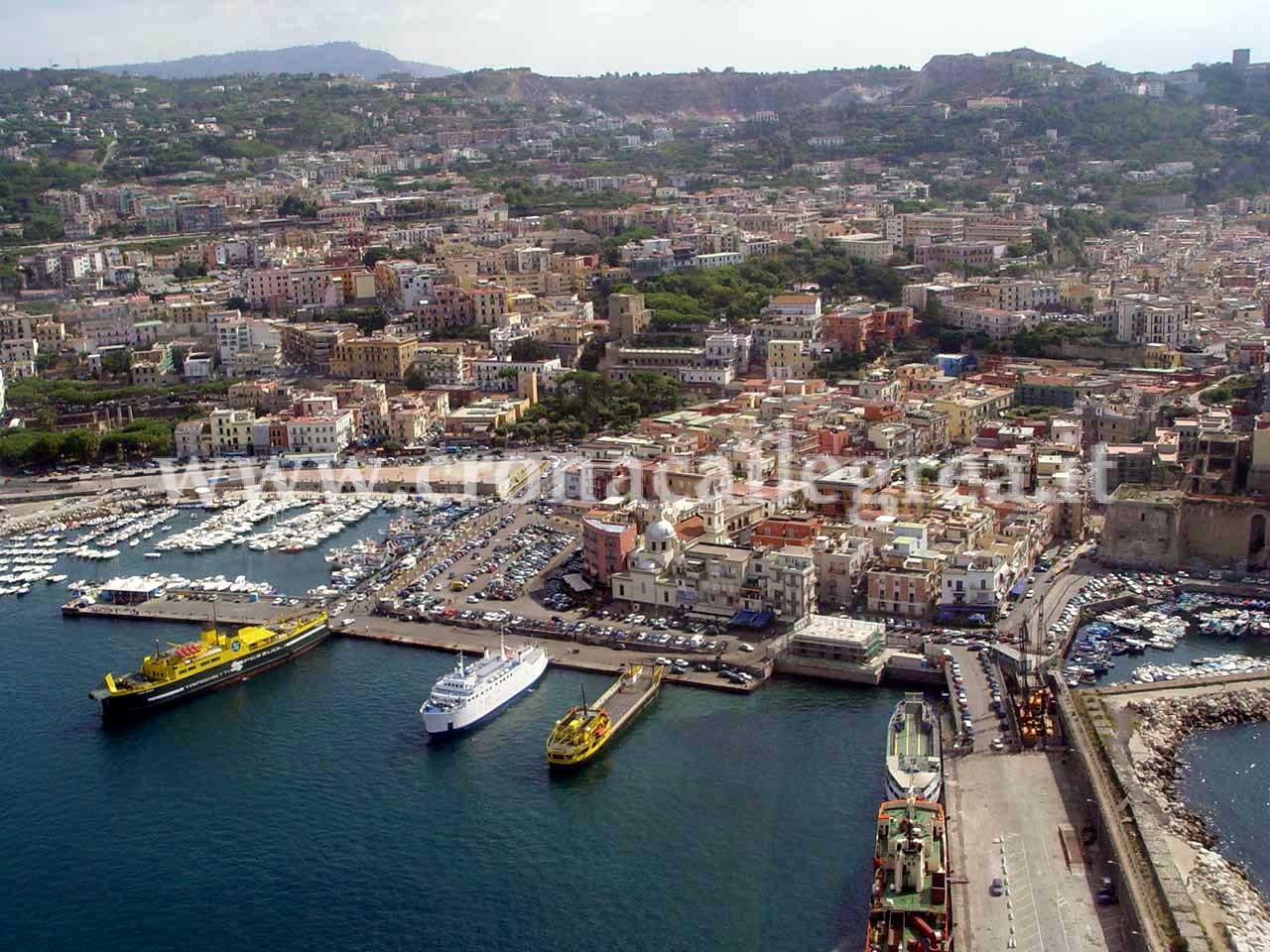 POZZUOLI/ Caos e ingorghi, strade non adatte al trasporto merci