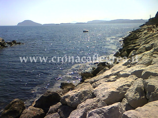 POZZUOLI/ “Liquami maleodoranti di colore marrone in mare da via Napoli a Licola”