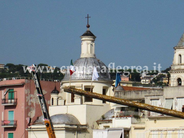 POZZUOLI/ “Pennone”, dopo le polemiche si prova a “salvare la faccia”