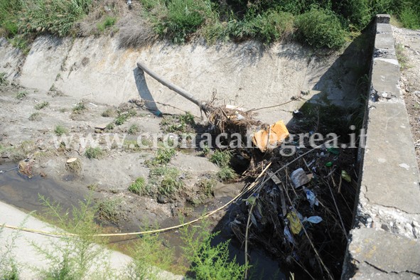 POZZUOLI/ Rifiuti nell’alveo, torna la paura – LE FOTO