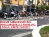 A Via Napoli il parcheggio per le moto è sul marciapiede