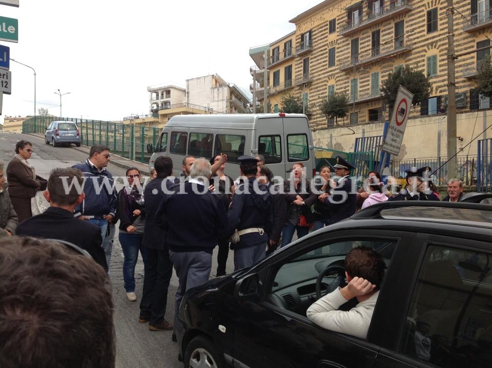 POZZUOLI/ Mamme e commercianti in rivolta contro il Piano Traffico – LE FOTO