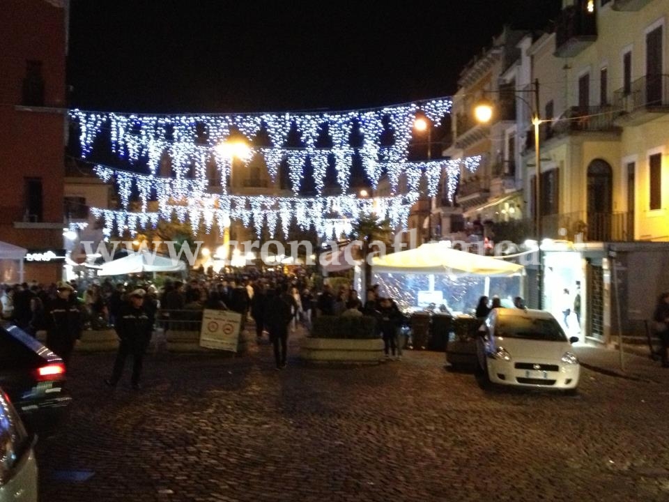 POZZUOLI/ La città si illumina a festa per Natale