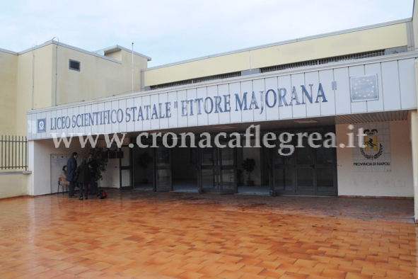 POZZUOLI/ Vandalizzato il Liceo “Majorana” di Monterusciello