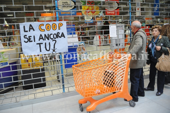 QUARTO/ Dipendenti contro il piano-vendita, sciopero di 15 ore all’Ipercoop “Quarto Nuovo” – TUTTE LE FOTO