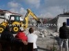 Ruspe “buone” a Bacoli, dopo 21 anni demoliti i campi container – LE FOTO