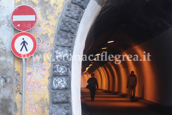 FOTONOTIZIA/ Tunnel Tranvai, vietato l’accesso ai pedoni…ma a nessuno importa