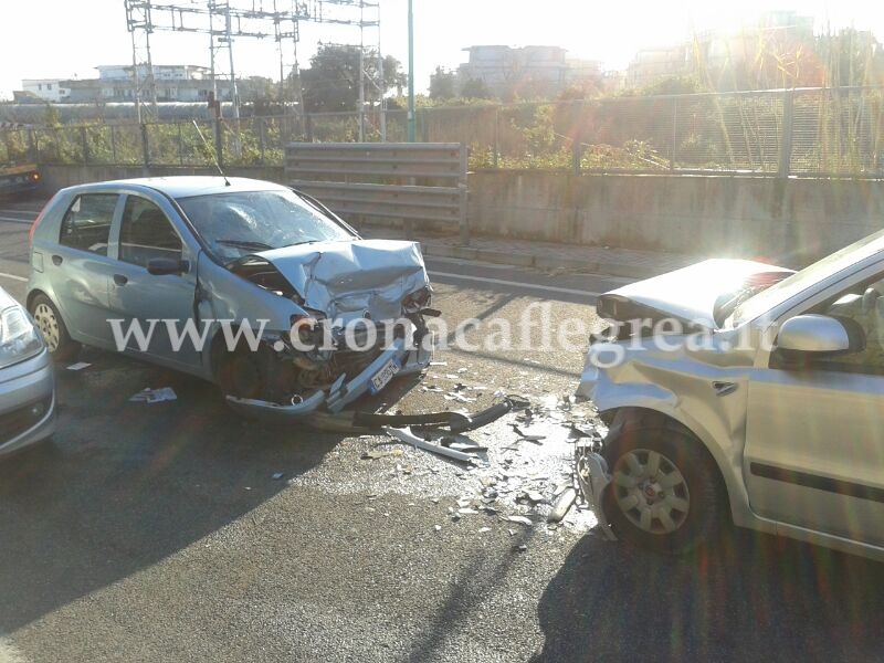 POZZUOLI/ Schianto frontale sul “ponte della morte”, 3 feriti – LE FOTO