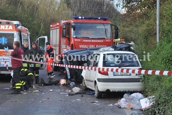 POZZUOLI/ Schianto frontale nella “Curva della morte”, perde la vita soldatessa americana – LE FOTO