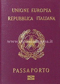 Si reca in Questura per richiedere il passaporto e lo arrestano