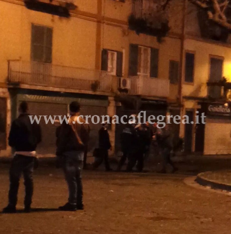 POZZUOLI/ Movida selvaggia, notte di violenza nel centro storico – LA FOTO DELLA RISSA