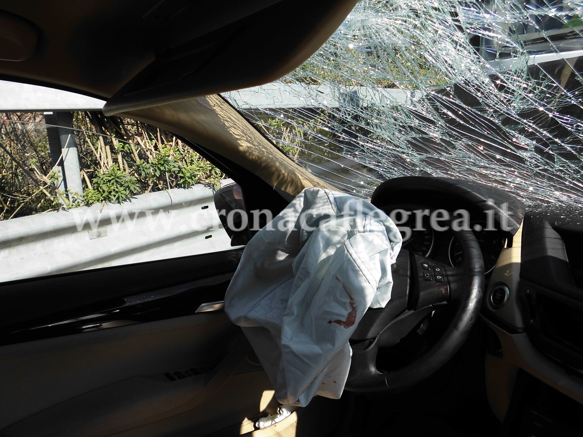 POZZUOLI/ Schianto sulla Domitiana, 33enne in fin di vita – LE FOTO