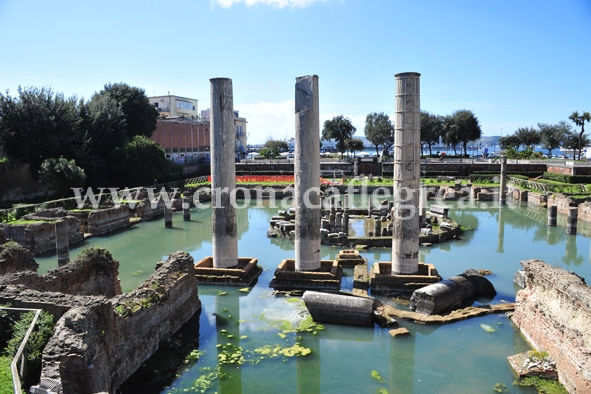 LO SCANDALO/ Il Tempio di Serapide affonda sempre più nell’acqua – LE FOTO