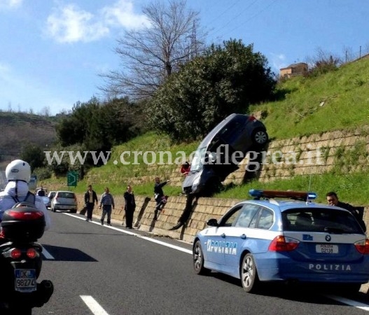 L'auto precipitata sulla Tangenziale di Napoli