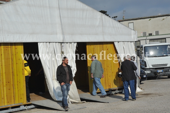 Tra mugugni e perplessità riapre il mercato di Pozzuoli – LE FOTO