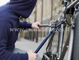 Ladri di biciclette a Quarto: duplice furto in un parco residenziale