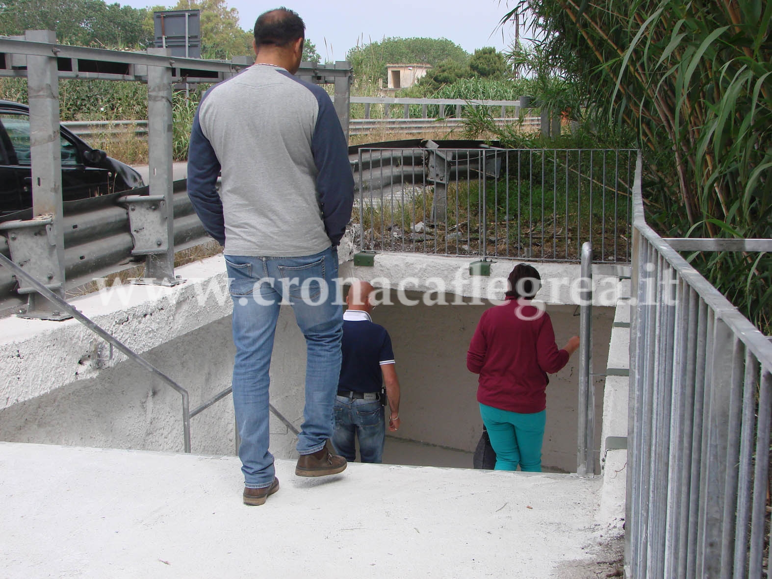 POZZUOLI/ Dopo anni di abbandono riapre il sottopasso di Licola – LE FOTO