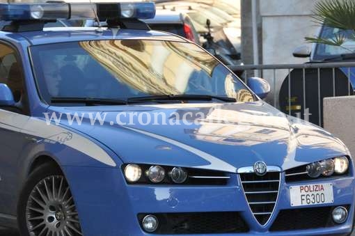 Sottoposto a divieto di guida si presenta in Commissariato con auto sequestrata