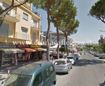 POZZUOLI/ Follia ad Arco Felice, picchia autista e tenta di mettersi alla guida del bus: arrestato