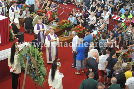 TRAGEDIA POZZUOLI/ Un flash mob in ricordo delle 40 vittime