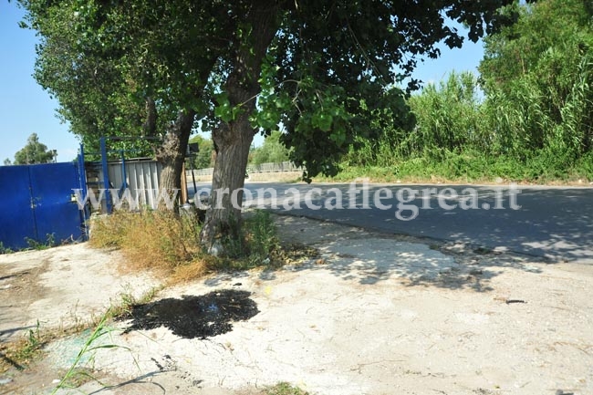 Auto si schianta contro un albero, tragedia a Licola – LE FOTO