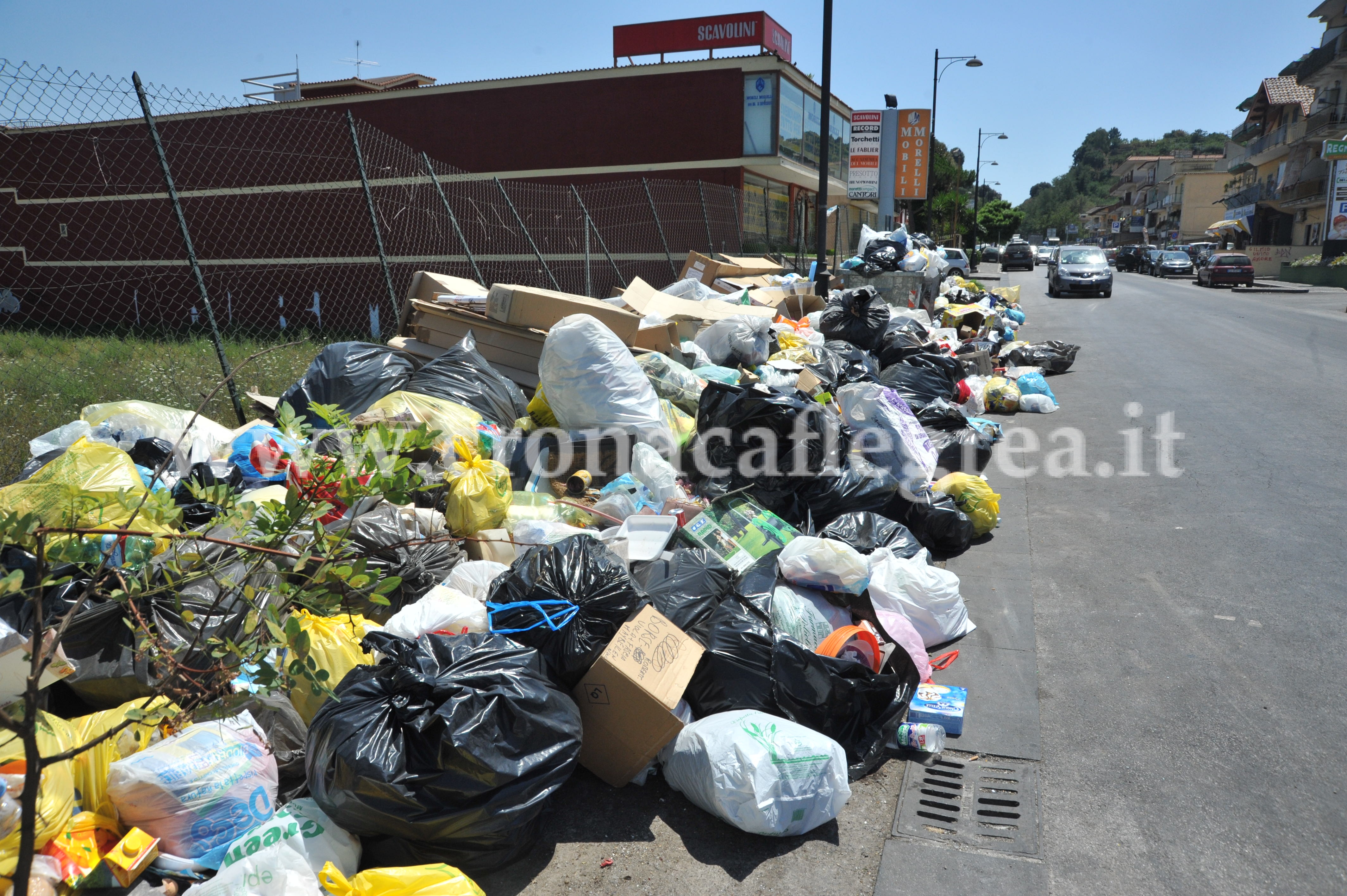 FOTONOTIZIA/ Rifiuti in strada, Quarto come ai tempi della crisi