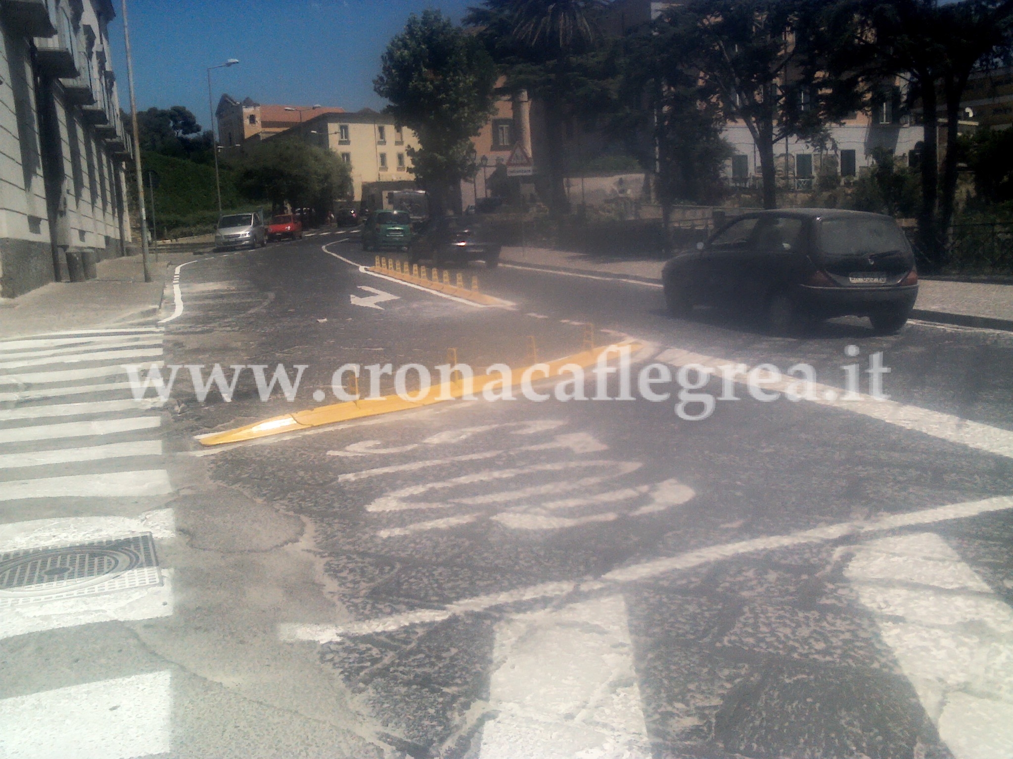 FOTONOTIZIA/ Dietrofront del comune: arriva la linea tratteggiata per accedere alla Villa Avellino