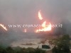 POZZUOLI/ Fuoco e fiamme brucia la Solfatara – LE FOTO