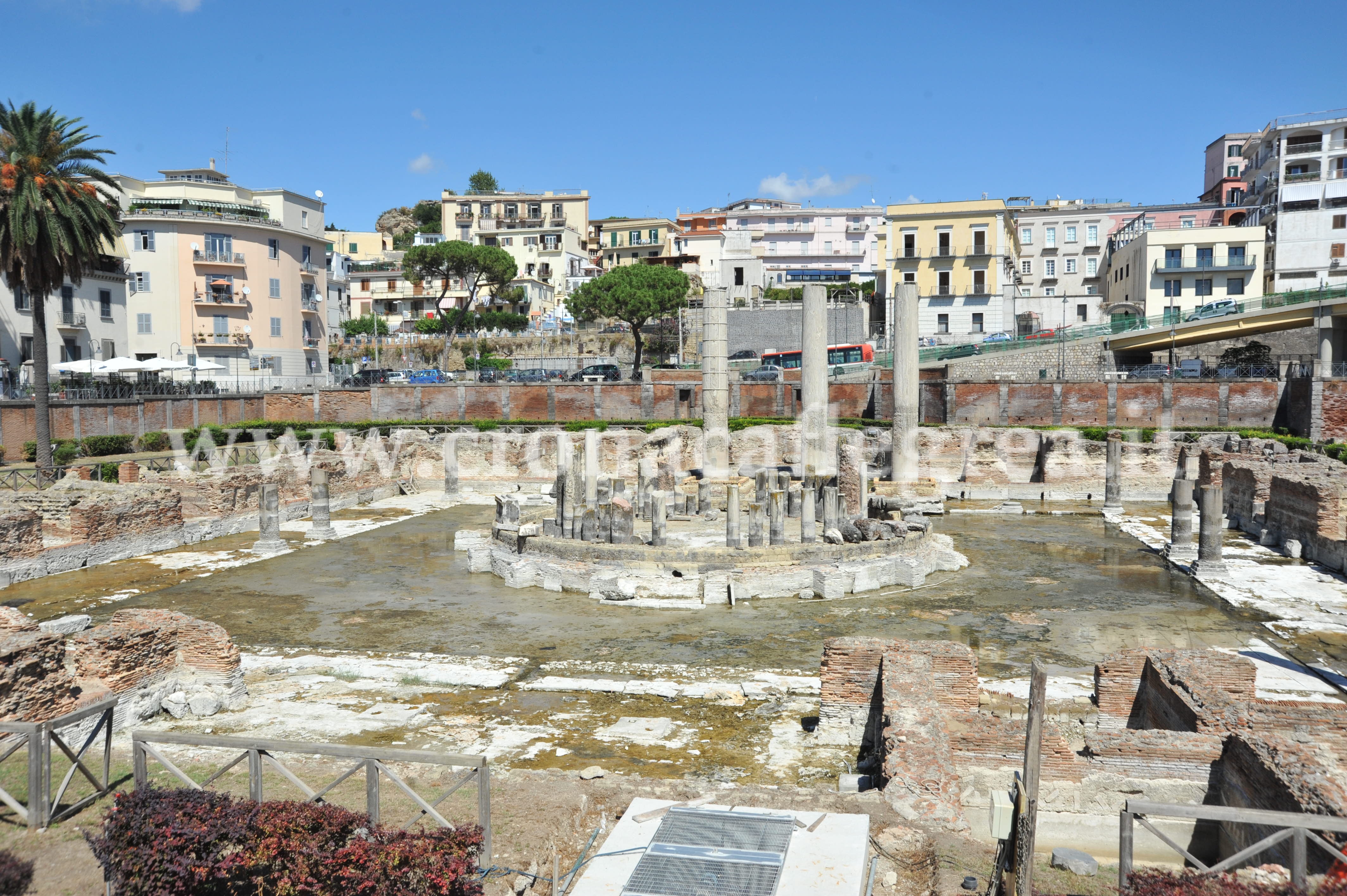 POZZUOLI/ Tempio di Serapide: dopo l’acqua resta la melma