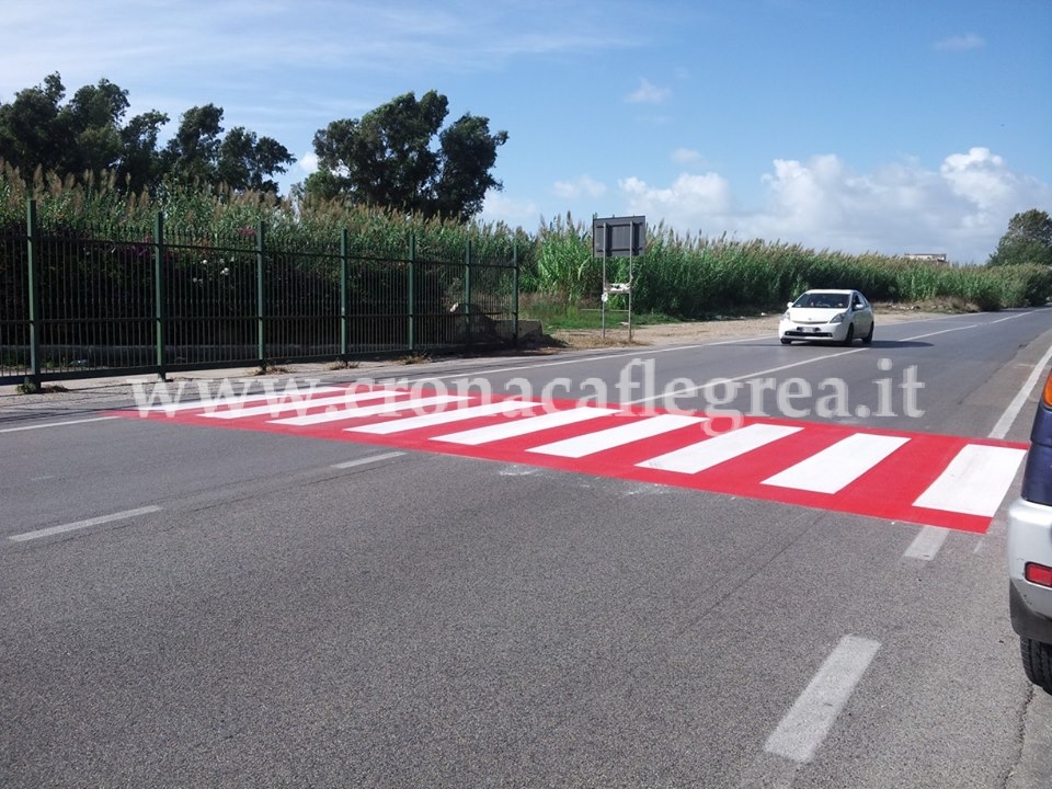 POZZUOLI/ Domiziana, finalmente le strisce pedonali per la scuola Falcone