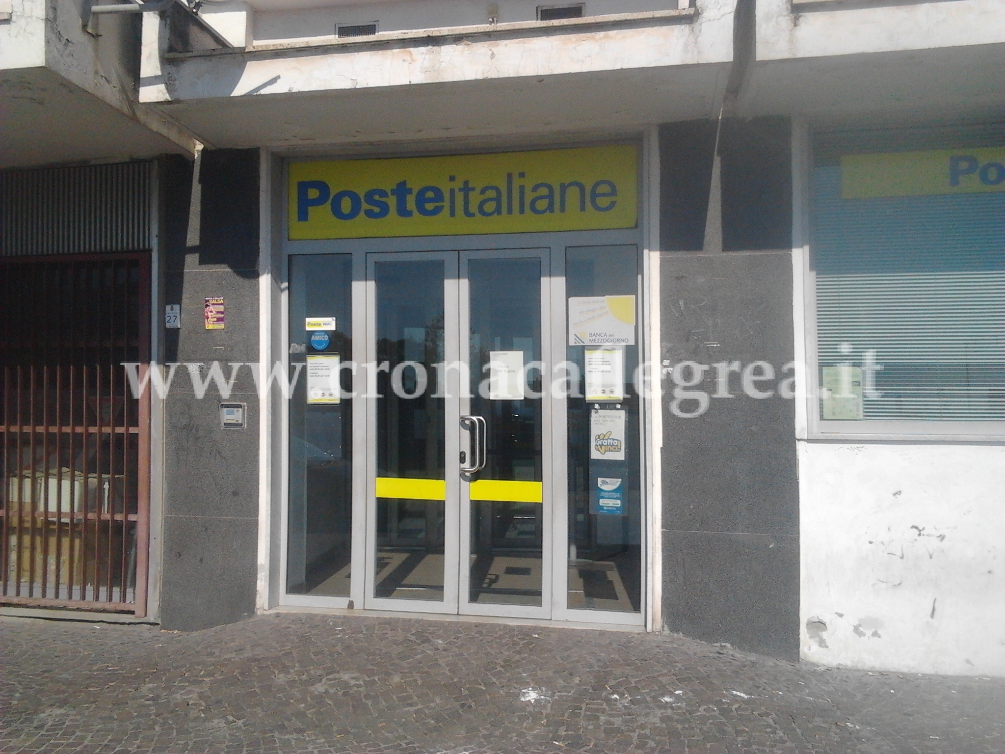 POZZUOLI/ Rapina all’ufficio postale di via Terracciano – LE FOTO