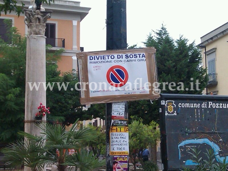 FOTONOTIZIA/ Nuovo “show” degli addetti alla segnaletica: “divieto di sosta nel divieto di sosta”