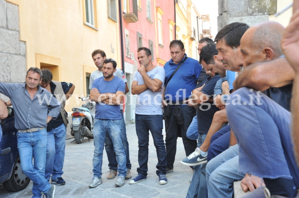 POZZUOLI/ Rione Terra, lavoratori senza stipendio e con l’incubo licenziamento – LE FOTO