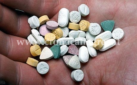 Ecstasy e 40mila euro nel wc di casa, 42enne in manette