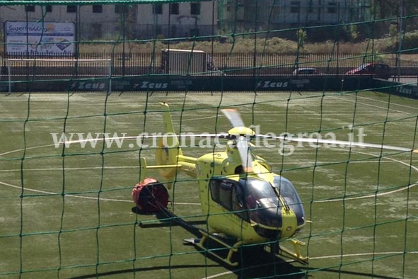 IL CLICK DEI LETTORI/ Durante l’incendio un elicottero “riposa” nel Rione Toiano