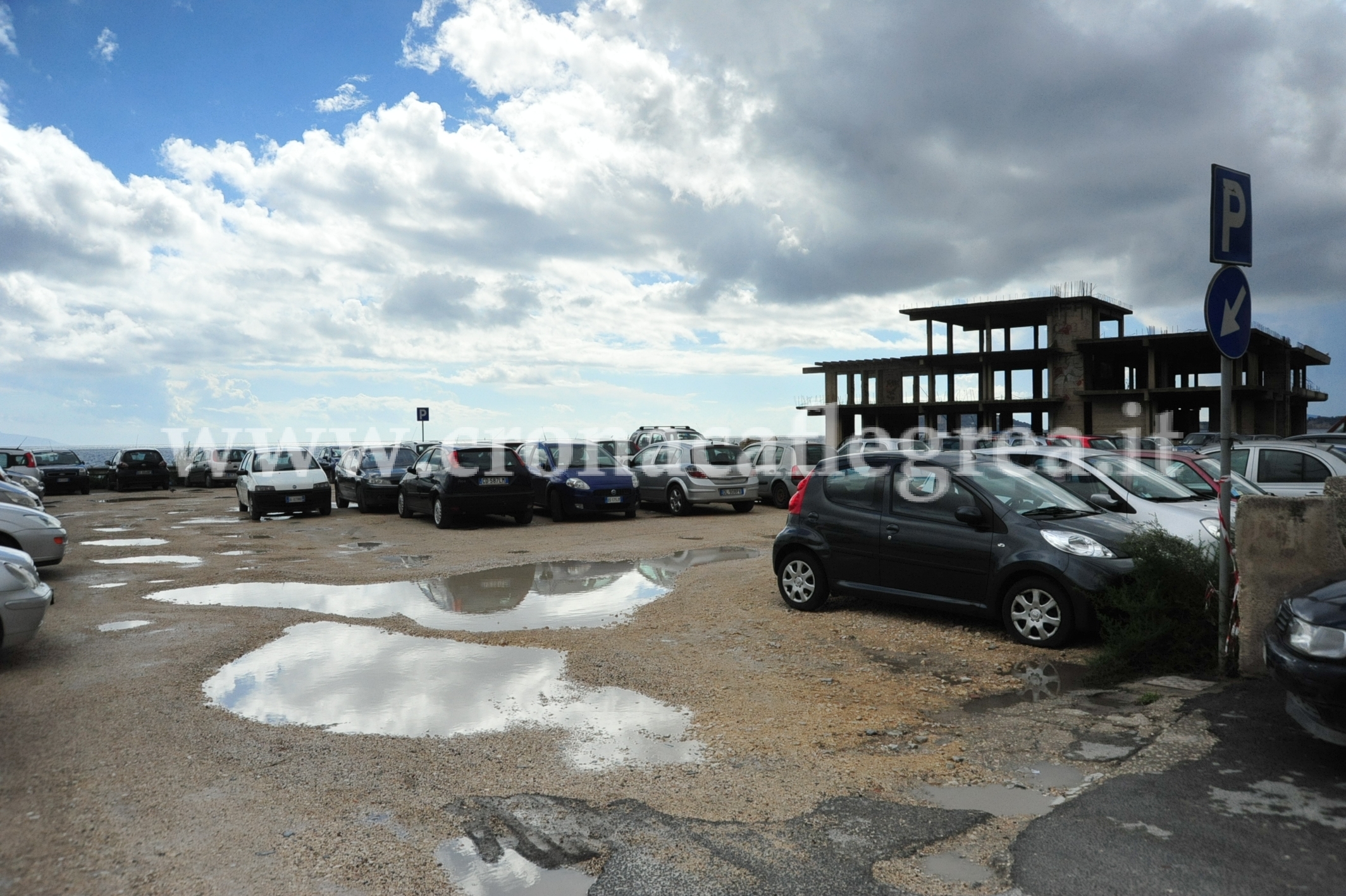 FOTONOTIZIA/ Via Napoli, un parcheggio degno della “Parigi-Dakar”