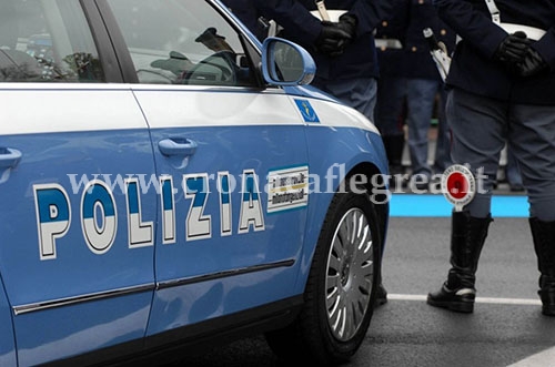 Rapinano furgone e sequestrano autista sull’A1: bandito arrestato alla Polizia