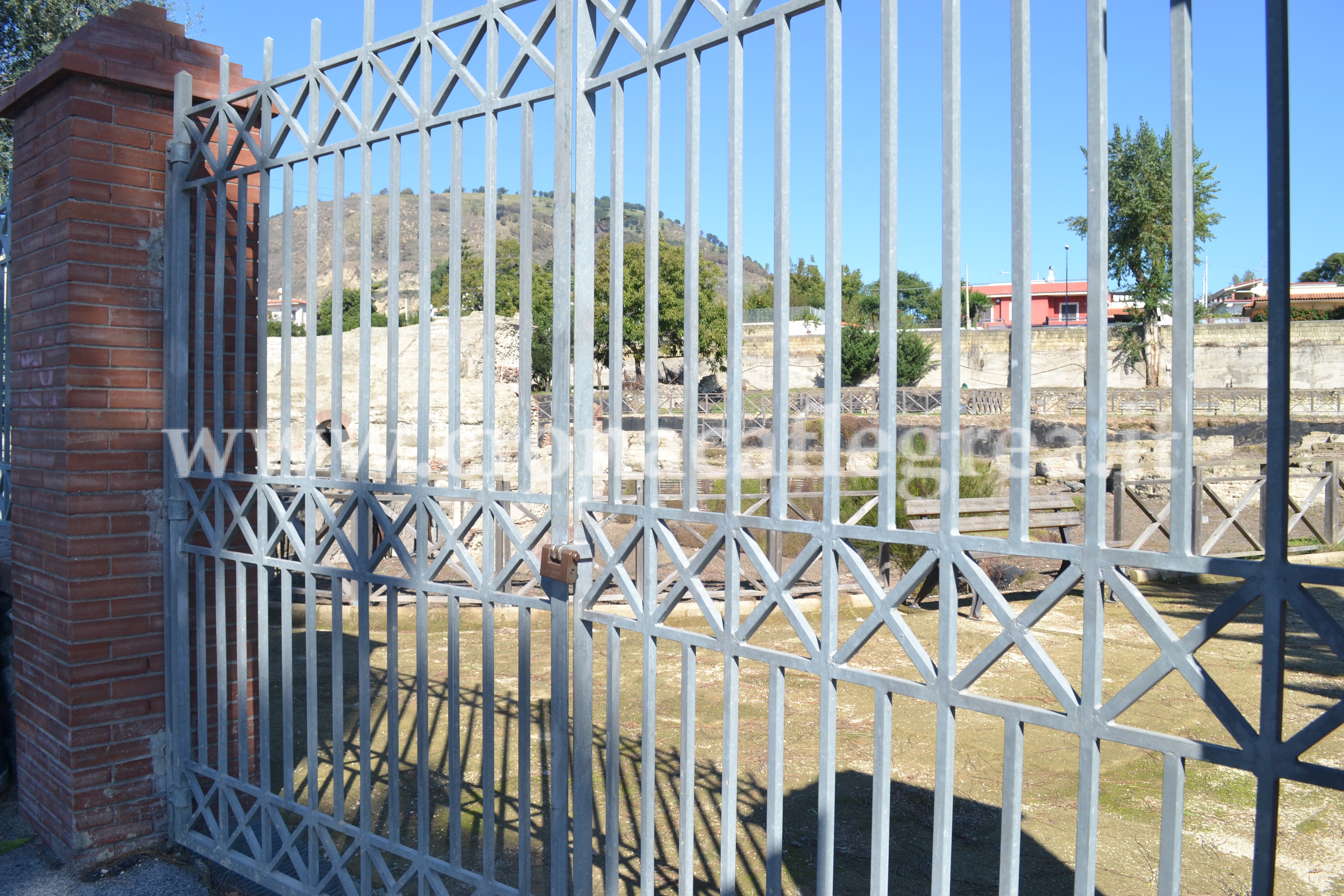 POZZUOLI/ Siti archeologici chiusi per il “ponte dei morti”