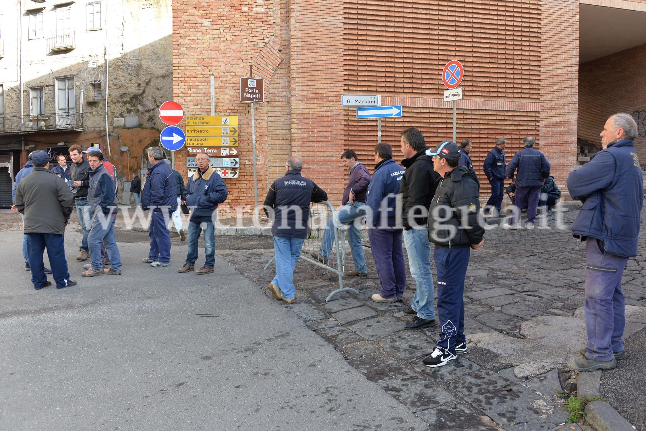 POZZUOLI/ Crisi Rione Terra, il cantiere non trova pace: ennesima protesta dei lavoratori