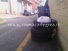 FOTONOTIZIA/ Pozzuoli, pneumatici abbandonati in via Luciano
