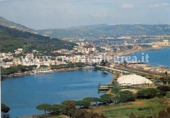 POZZUOLI/ La rivelazione shock «Hanno buttato rifiuti tossici nel Lago Lucrino»